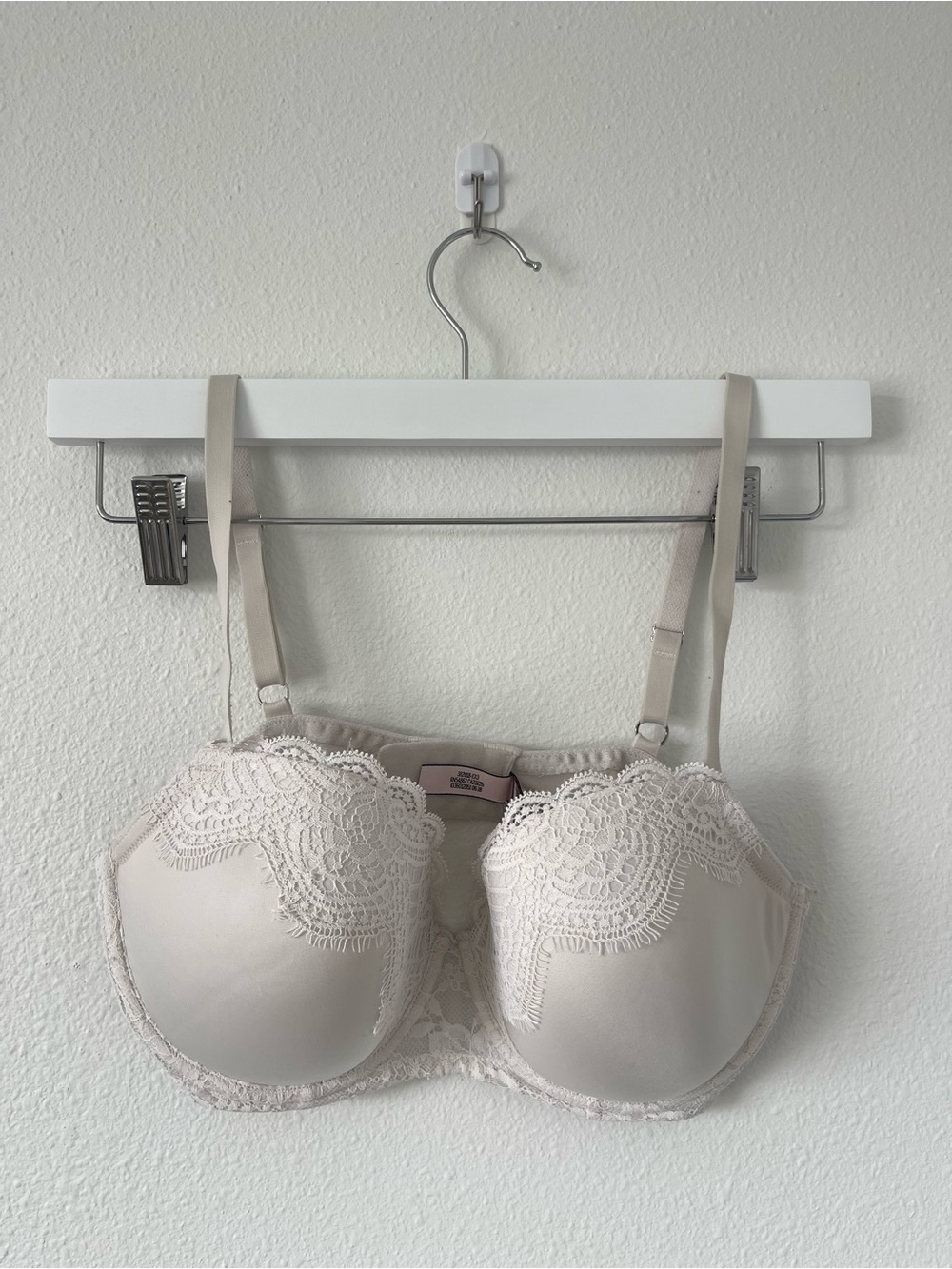 Victoria's Secret Lace-Trim Underwire Bra - Light Beige
